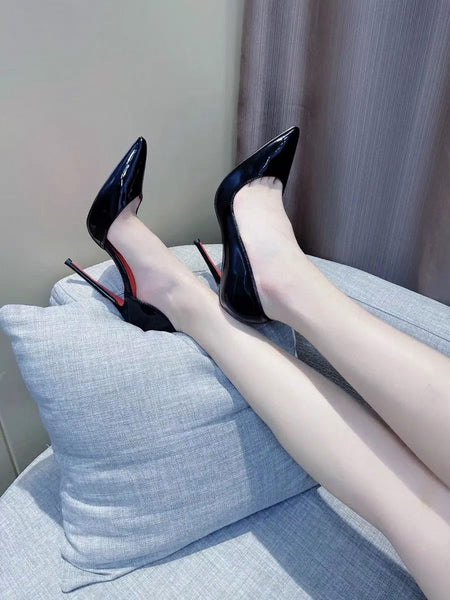 Tacones altos rojos nudos con hermoso fondo vacío rojo - The Noble Style