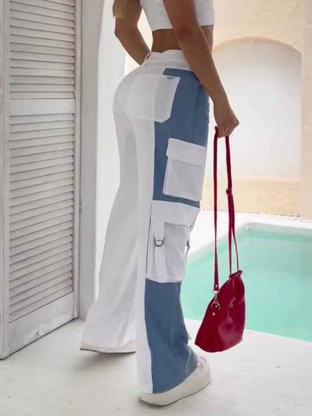 Jeans Cargo con Contrastes y Bolsillos Laterales
