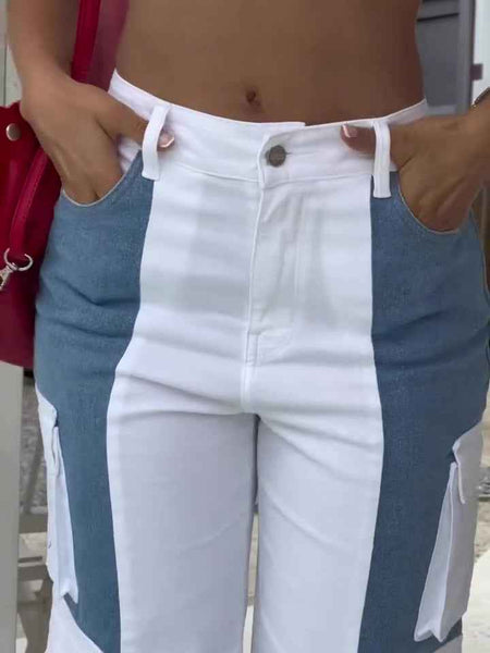 Jeans Cargo con Contrastes y Bolsillos Laterales