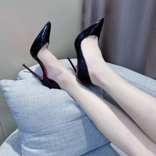 Tacones altos rojos nudos con hermoso fondo vacío rojo - The Noble Style