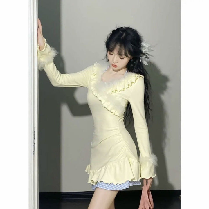 Vestido dulce ceñido V patrocinador con diseño de primavera y otoño, cintura fruncida y efecto esculpido